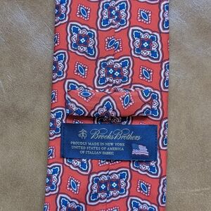 Brooks Brothers Red Floral Medallion Silk Tie